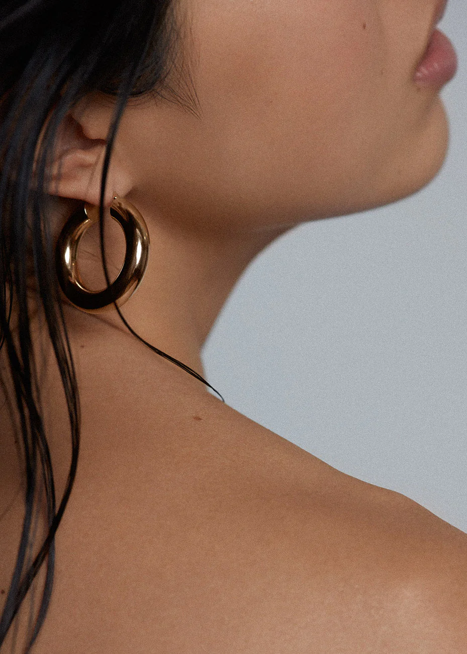 Kinn - Bold Hoop Earrings Medium - Image 2