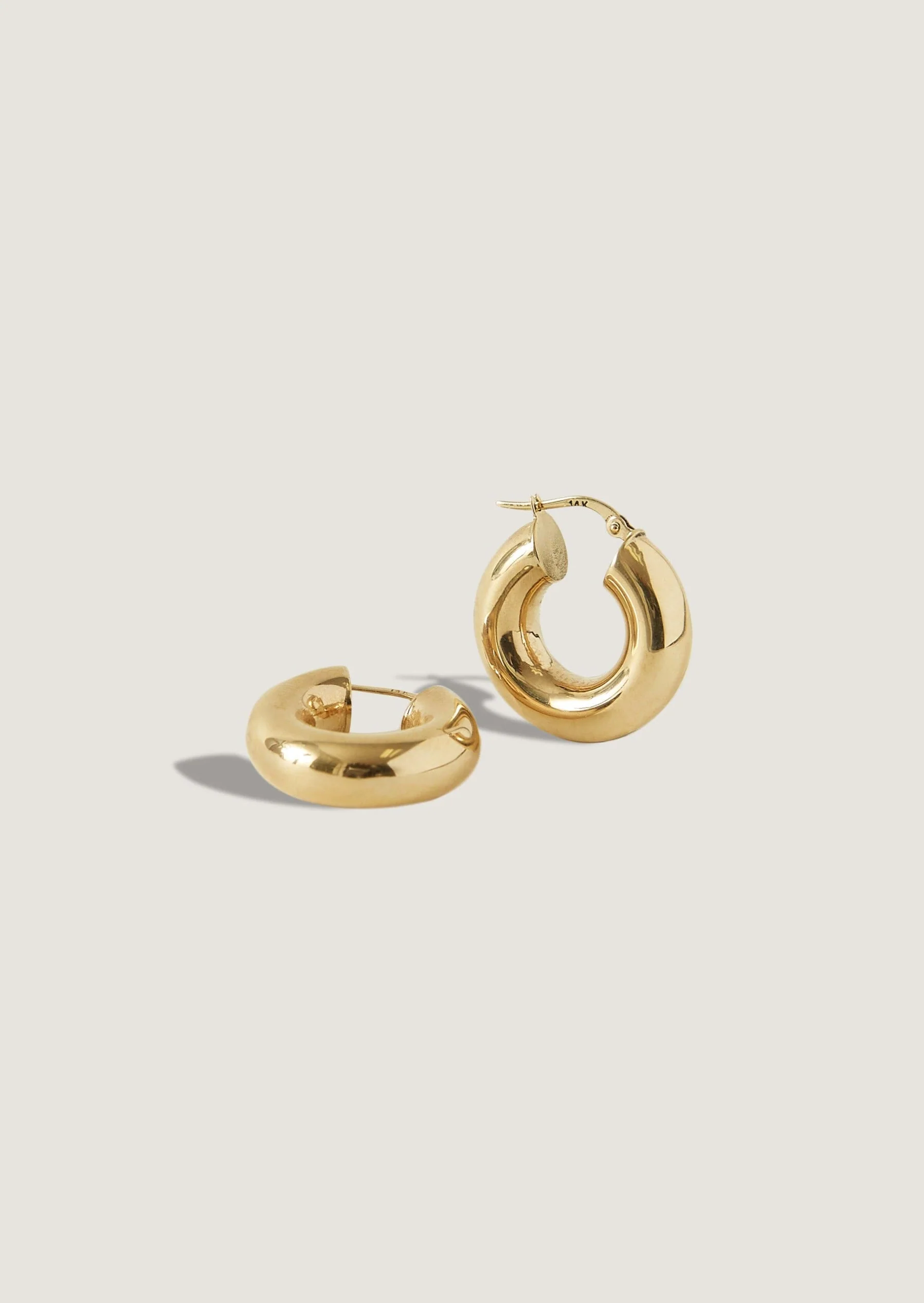 Kinn - Bold Hoop Earrings Small - Image 4