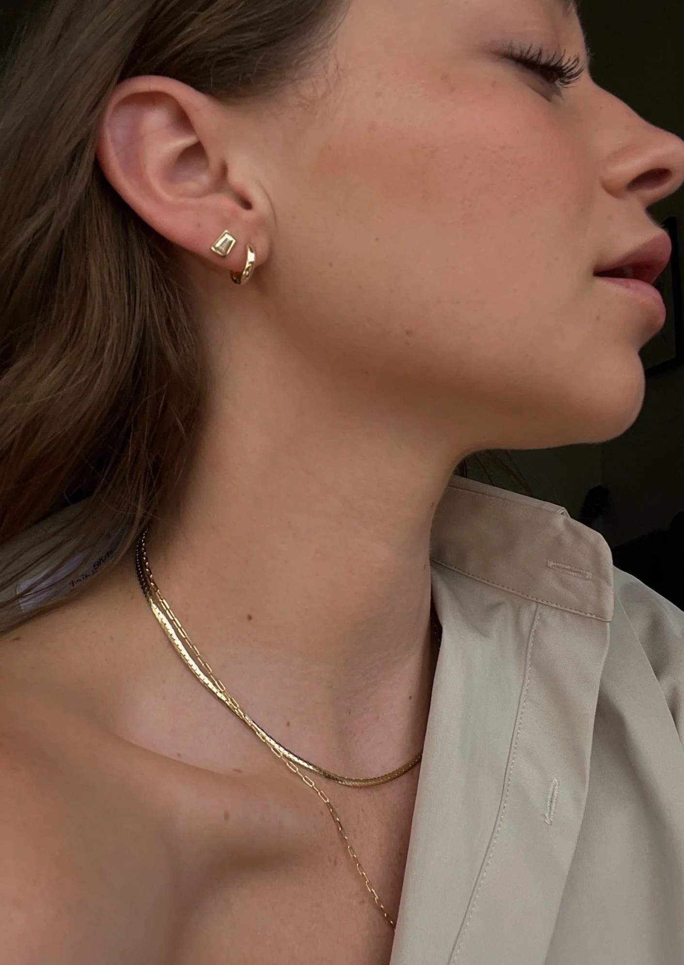 Kinn - Classic Huggie Earrings - Image 8