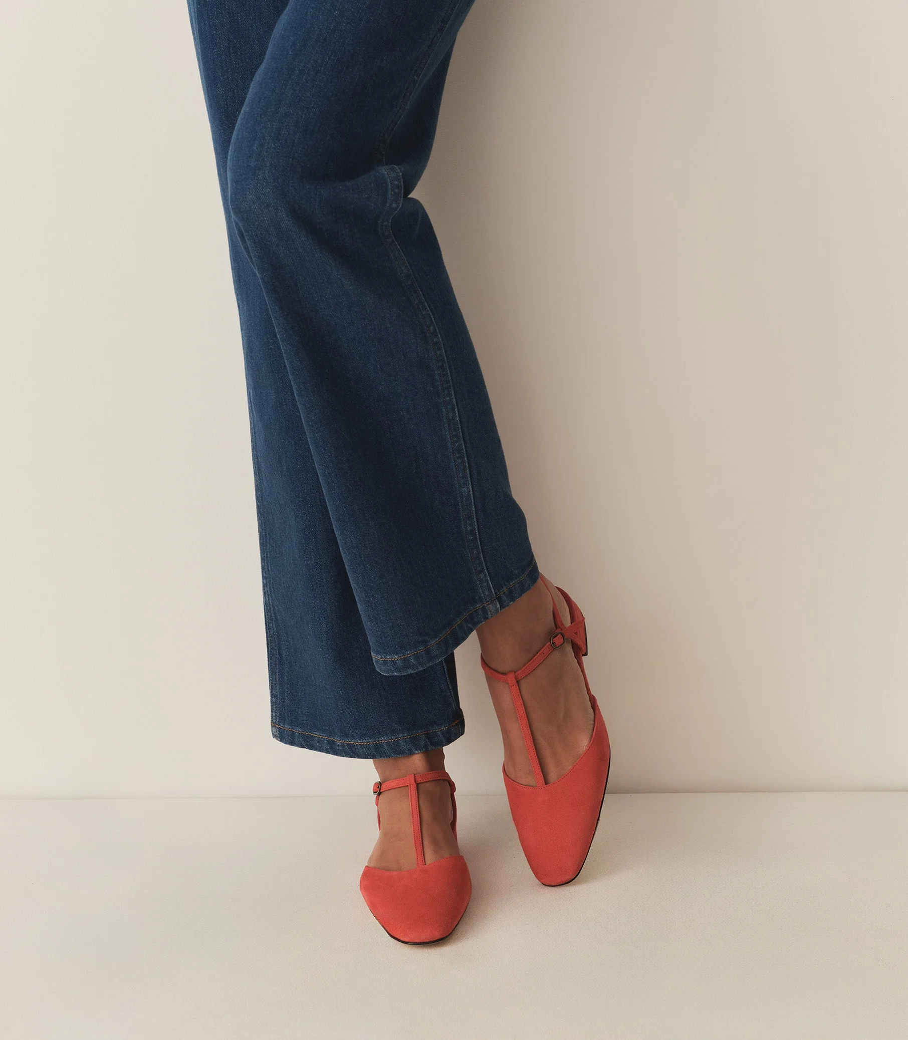 DÔEN - CRISTINA T STRAP FLAT -- FUEGO SUEDE - Image 2