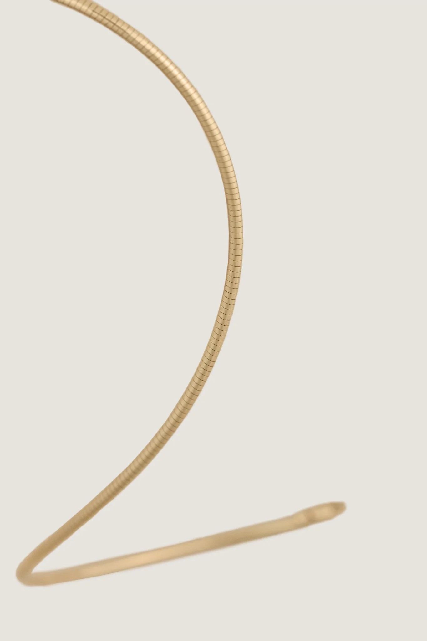 Kinn - Heirloom Curved Chain Necklace - Image 3