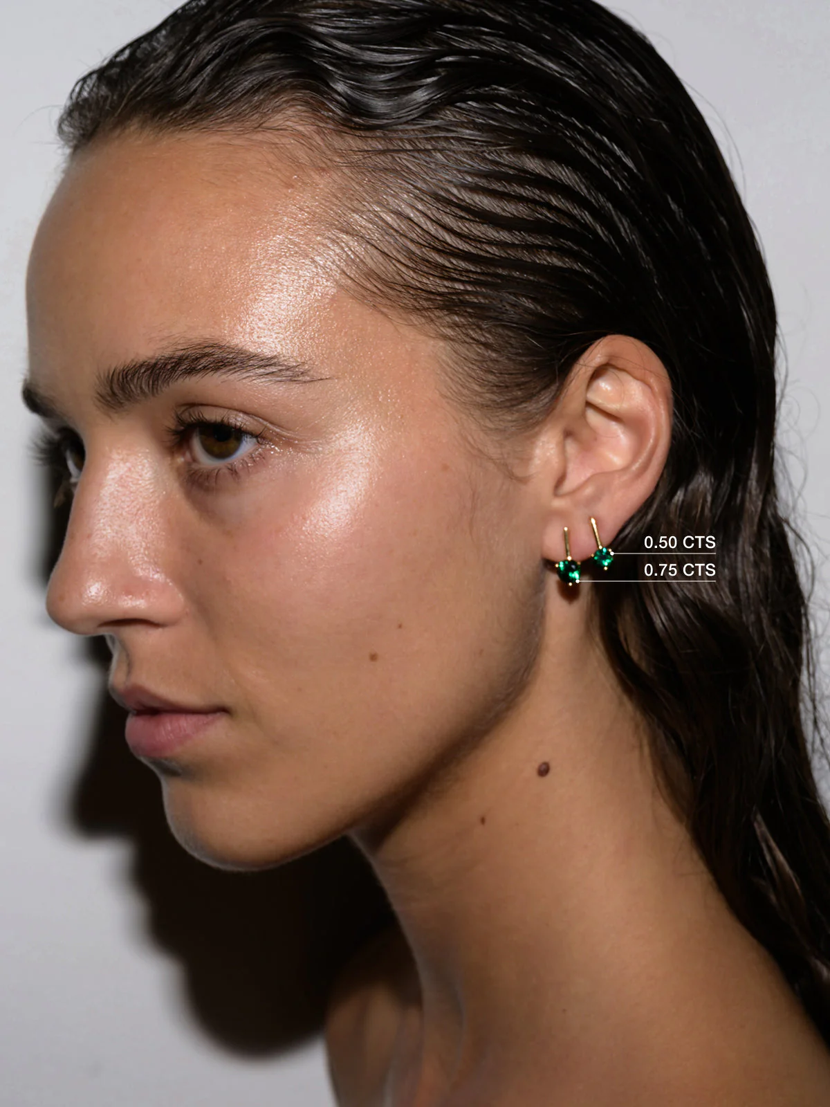 Dorsey - HENDRY BAR STUD EARRING IN LAB EMERALD - Image 3