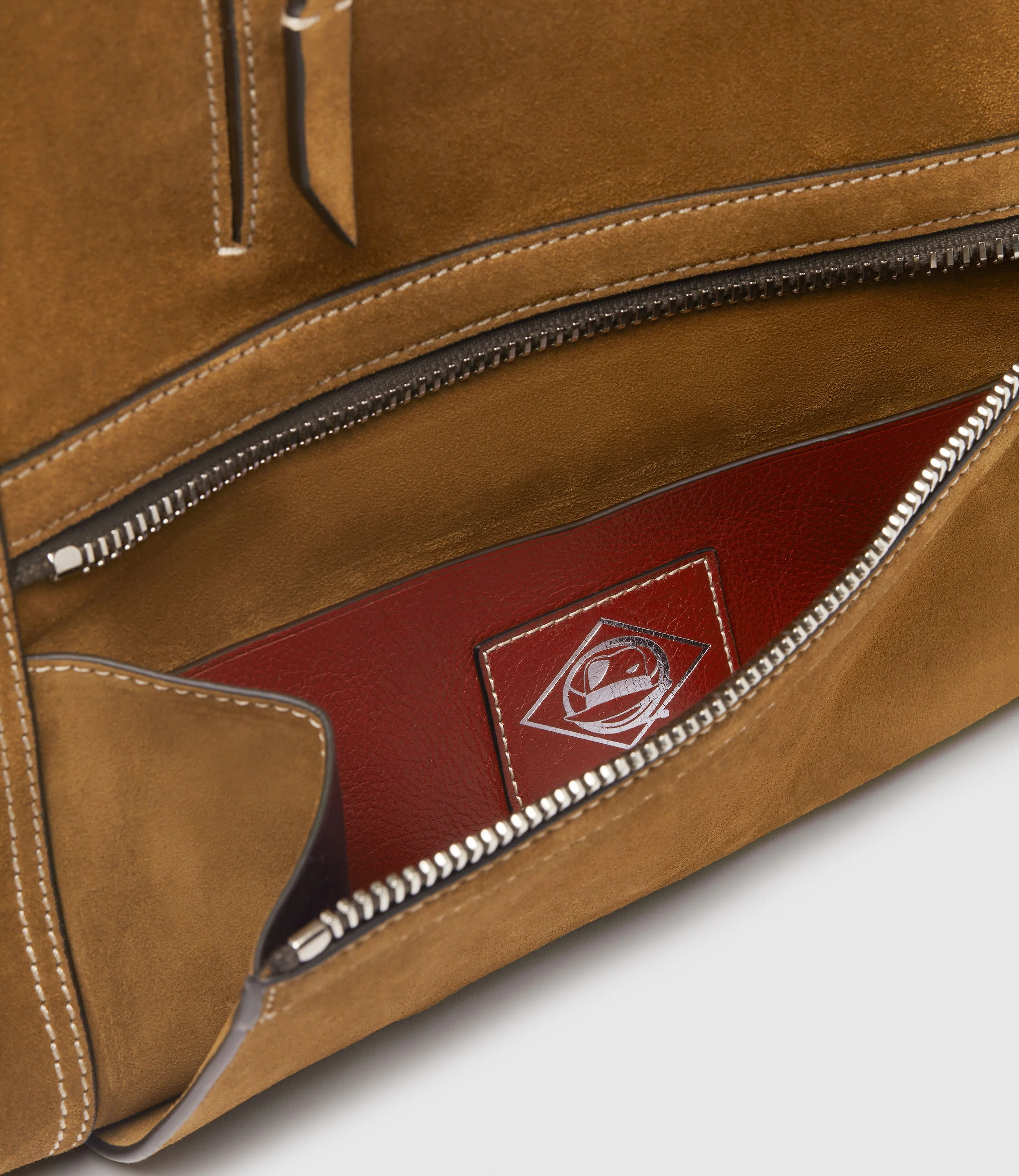 Metier - INDIANA JONES™ Vagabond Messenger Marrakech Suede - Collector’s Edition 2/10 - Image 6