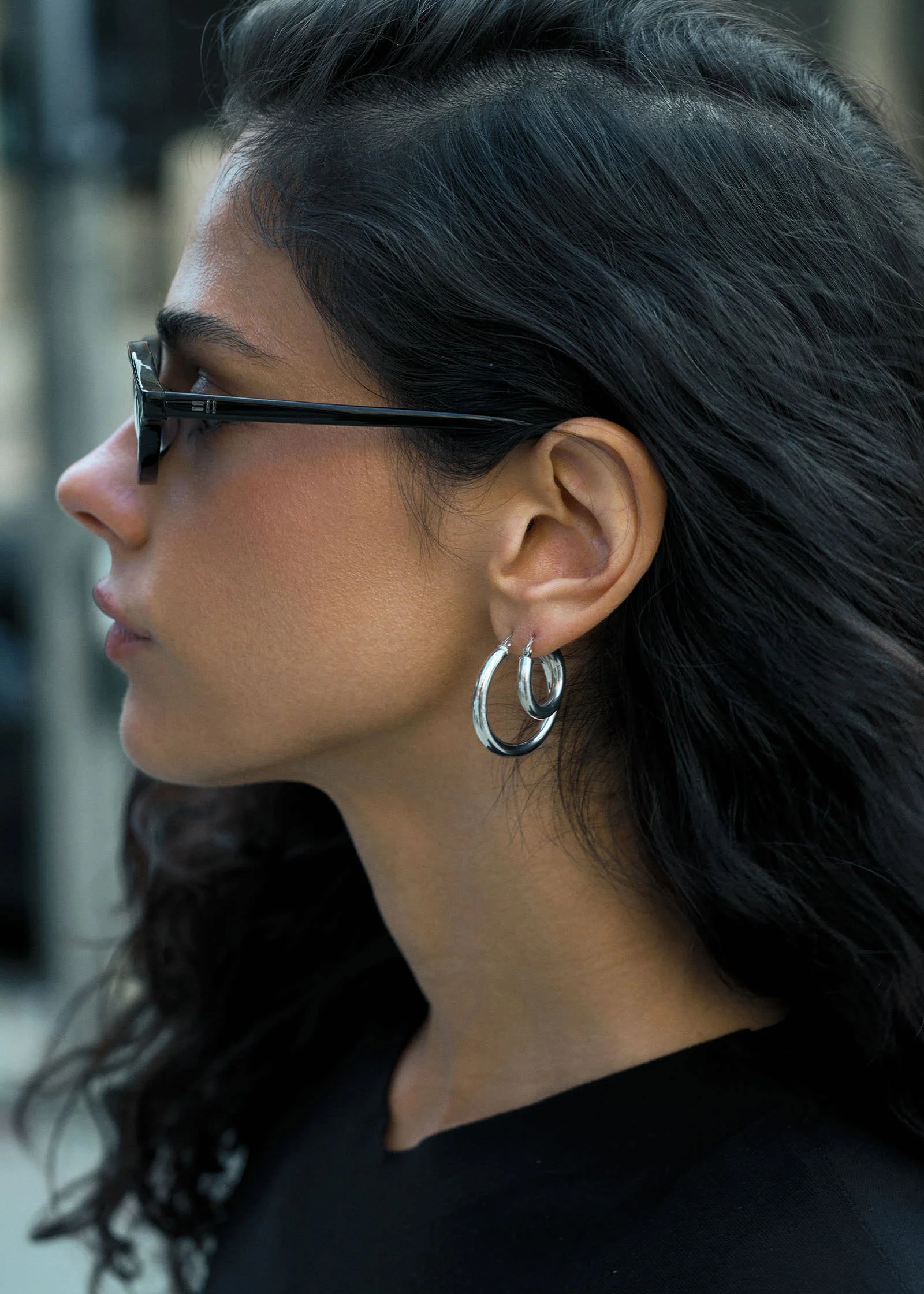 Kinn - Classic Hoop Earrings Medium Silver - Image 2