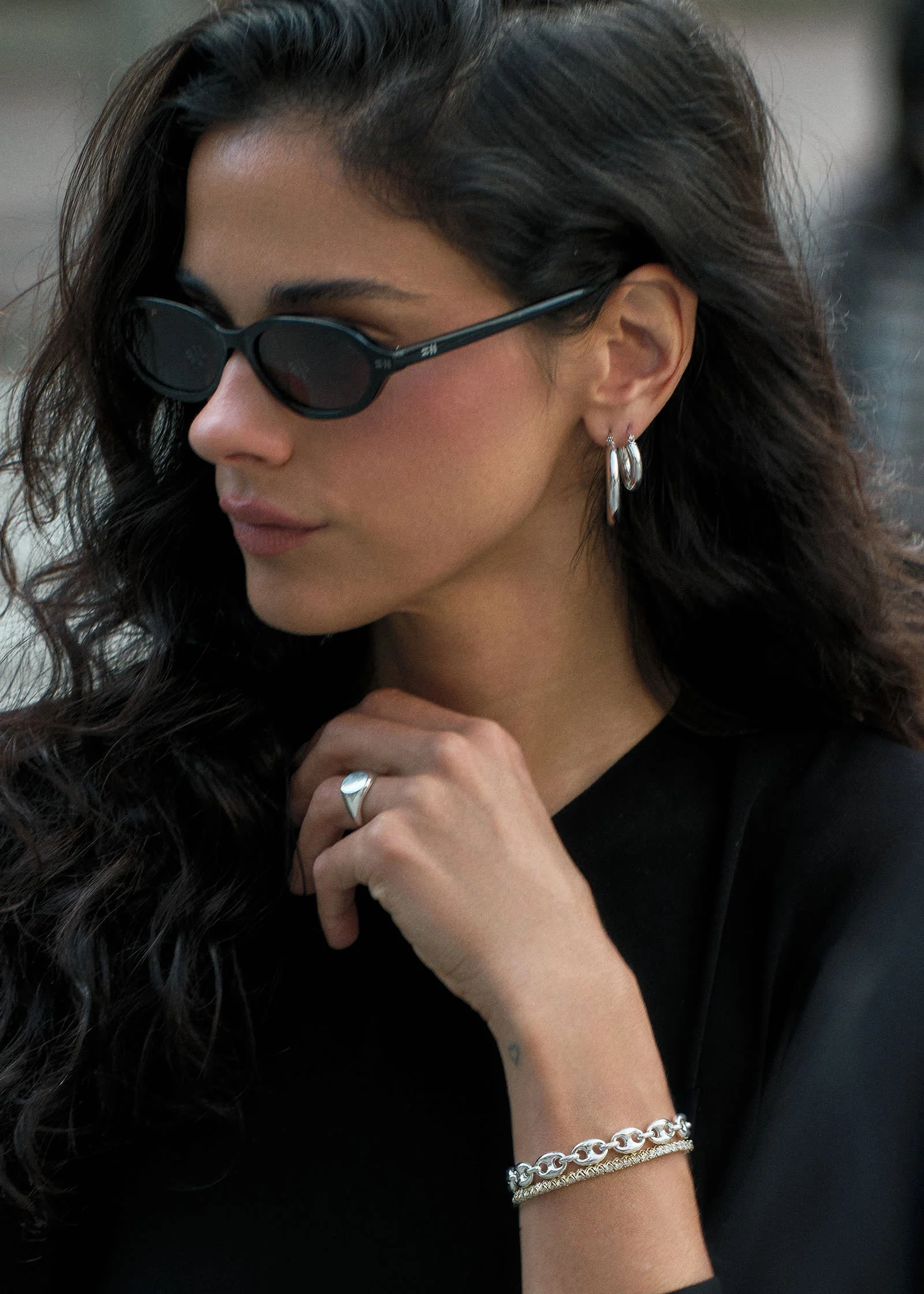 Kinn - Classic Hoop Earrings Medium Silver - Image 6