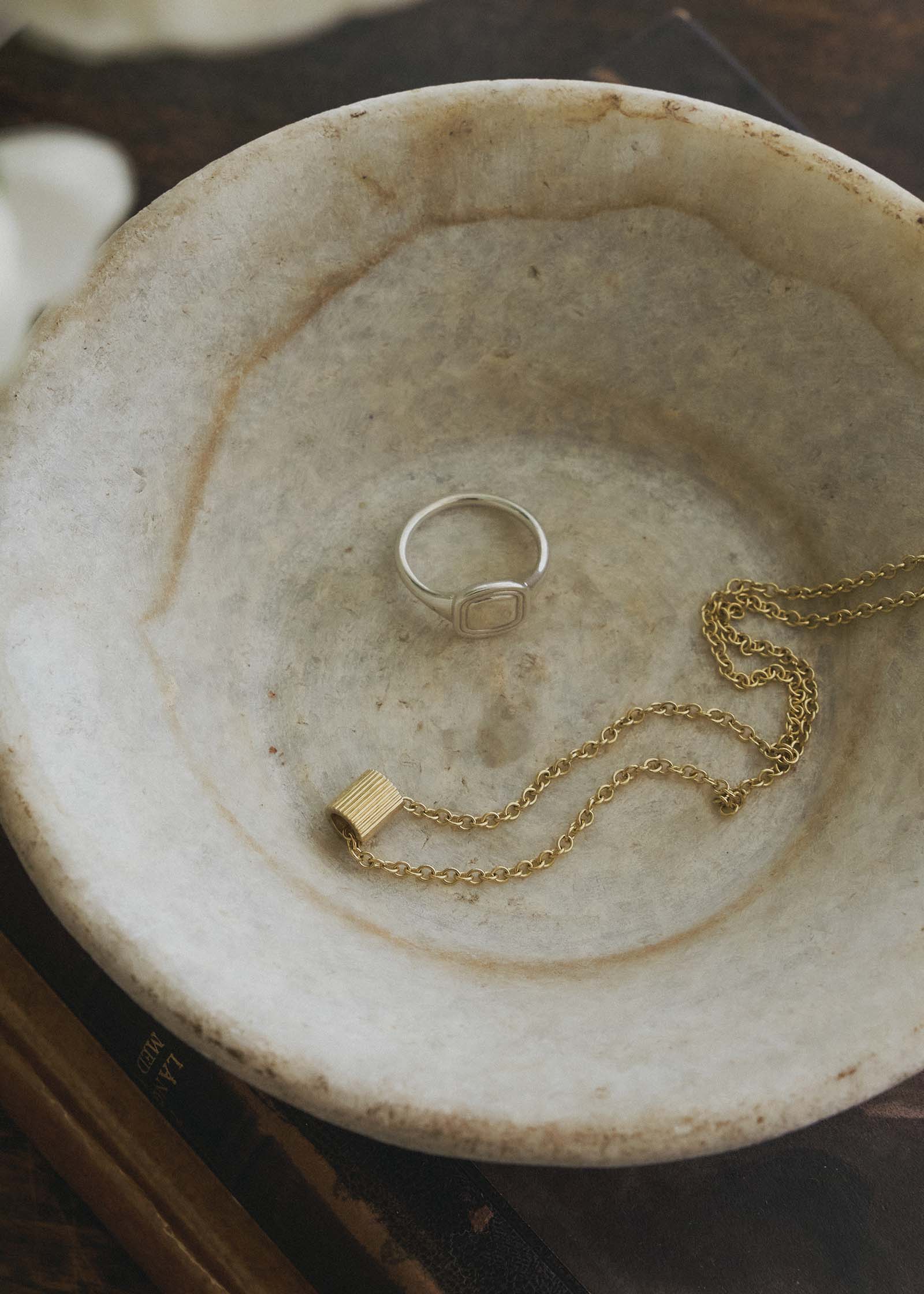 Kinn - The Estate Charm Yellow Gold - Image 3
