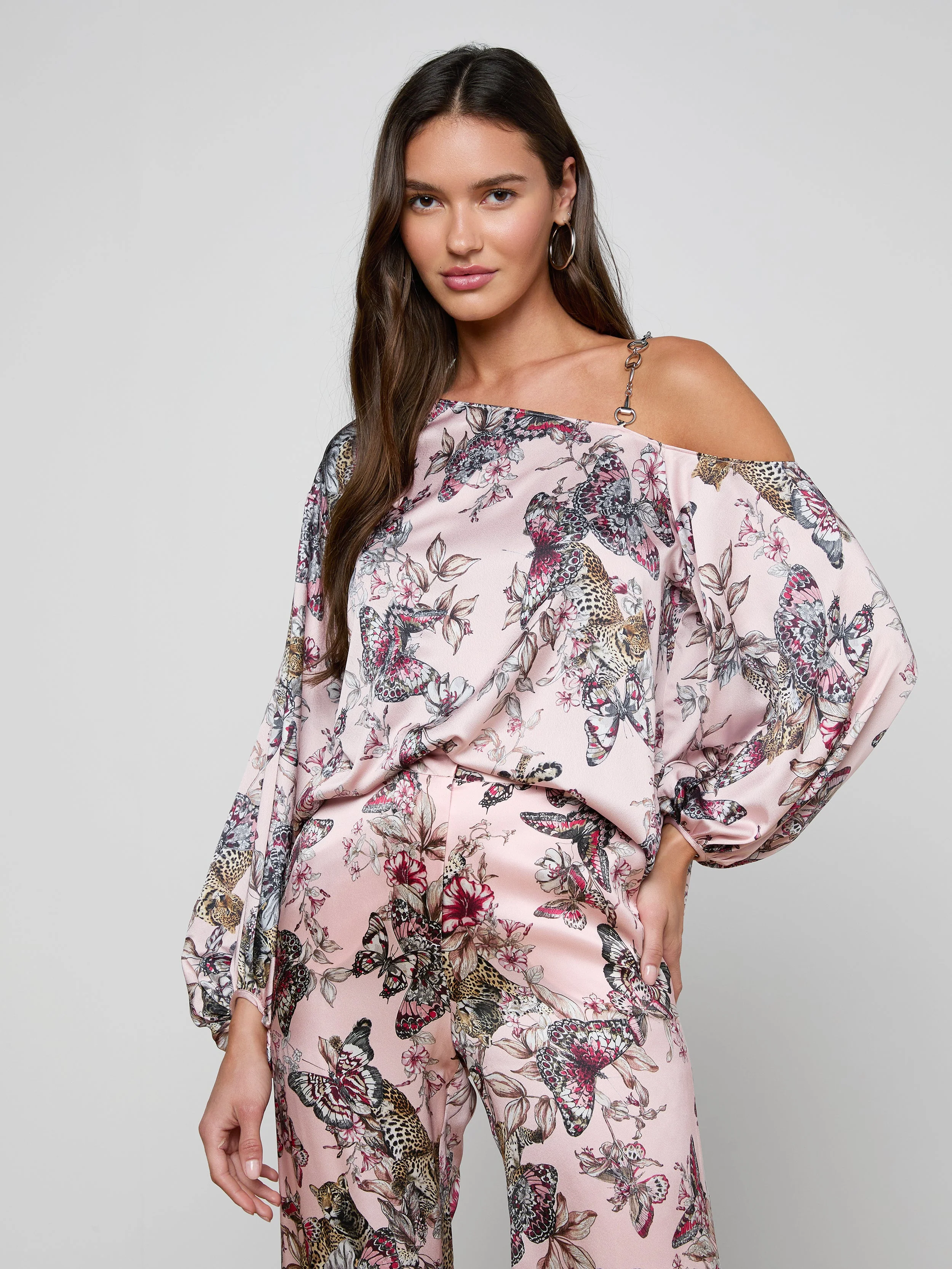 L'AGENCE - Asami Chain One - Shoulder Blouse - Image 2