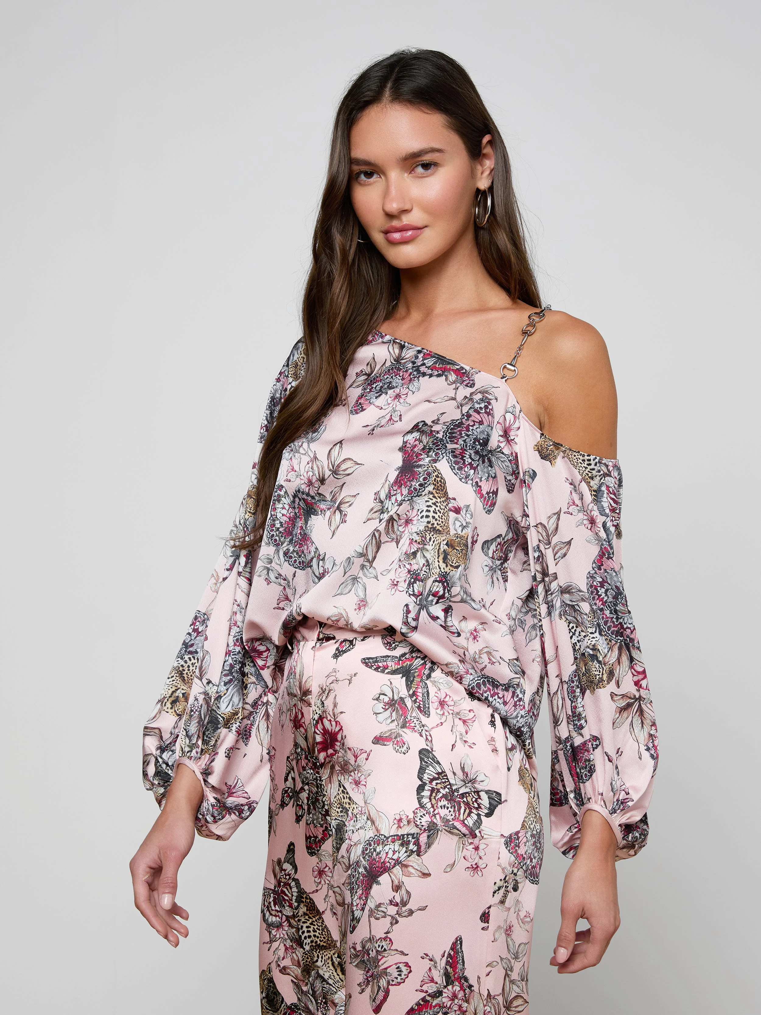 L'AGENCE - Asami Chain One - Shoulder Blouse - Image 3