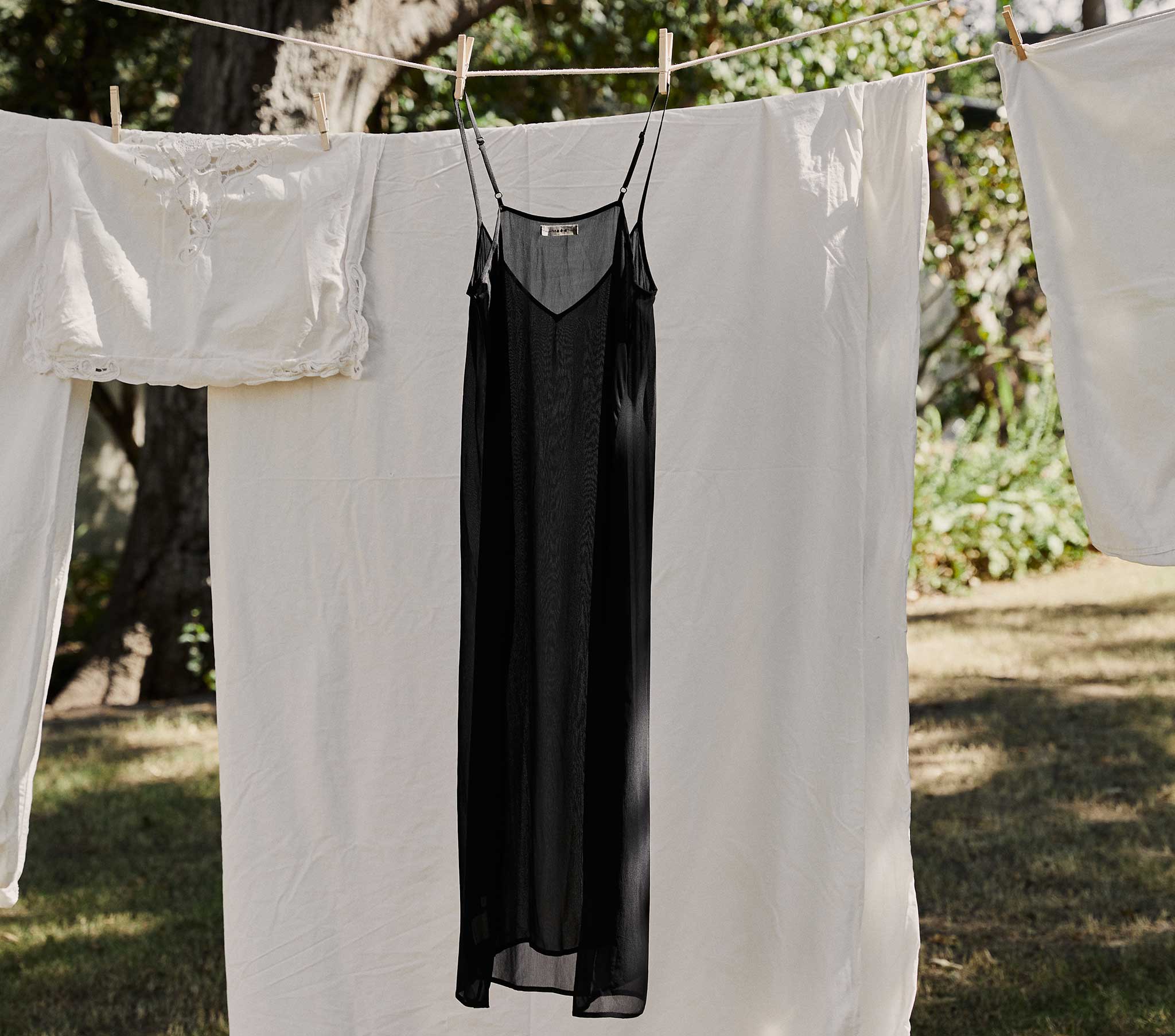 DOEN - LONG DEEP V - NECK SLIP - Image 3