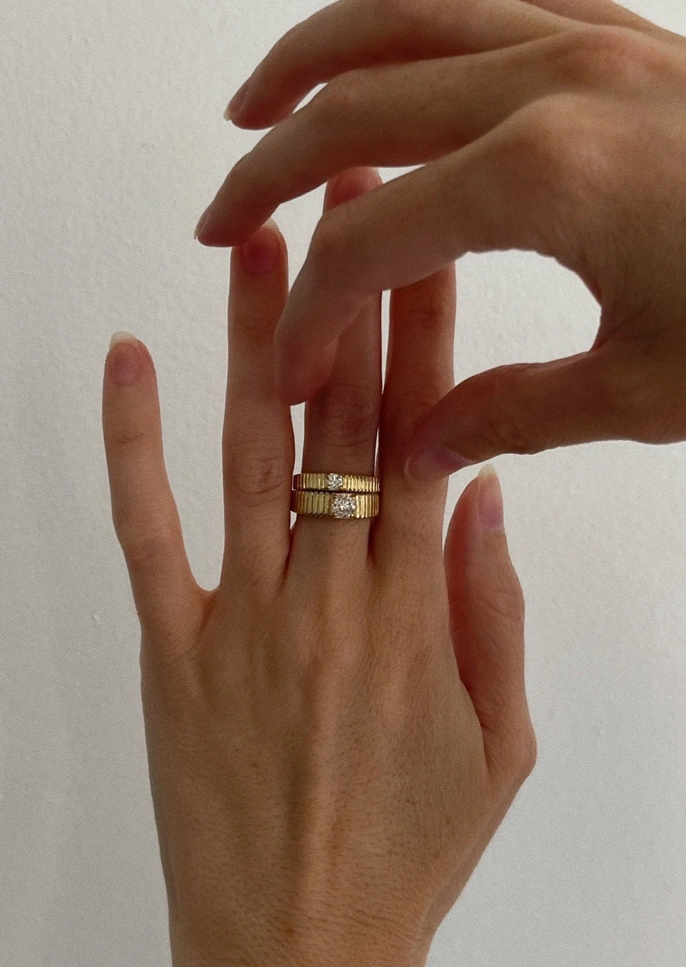 Kinn - Petite Classic Solis Ribbed Ring Diamond - Image 2