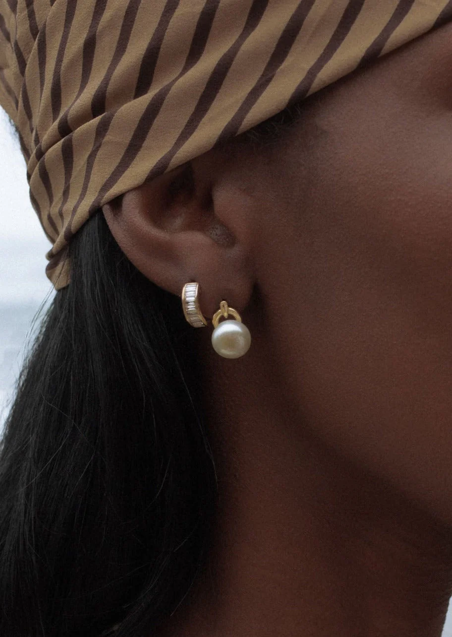 Kinn - Rose Pearl Earrings Gold - Image 2