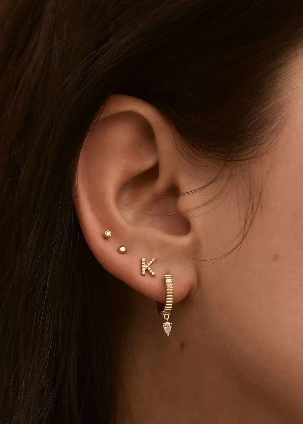 Kinn - Solis Ribbed Huggie Earrings Diamond - Image 2