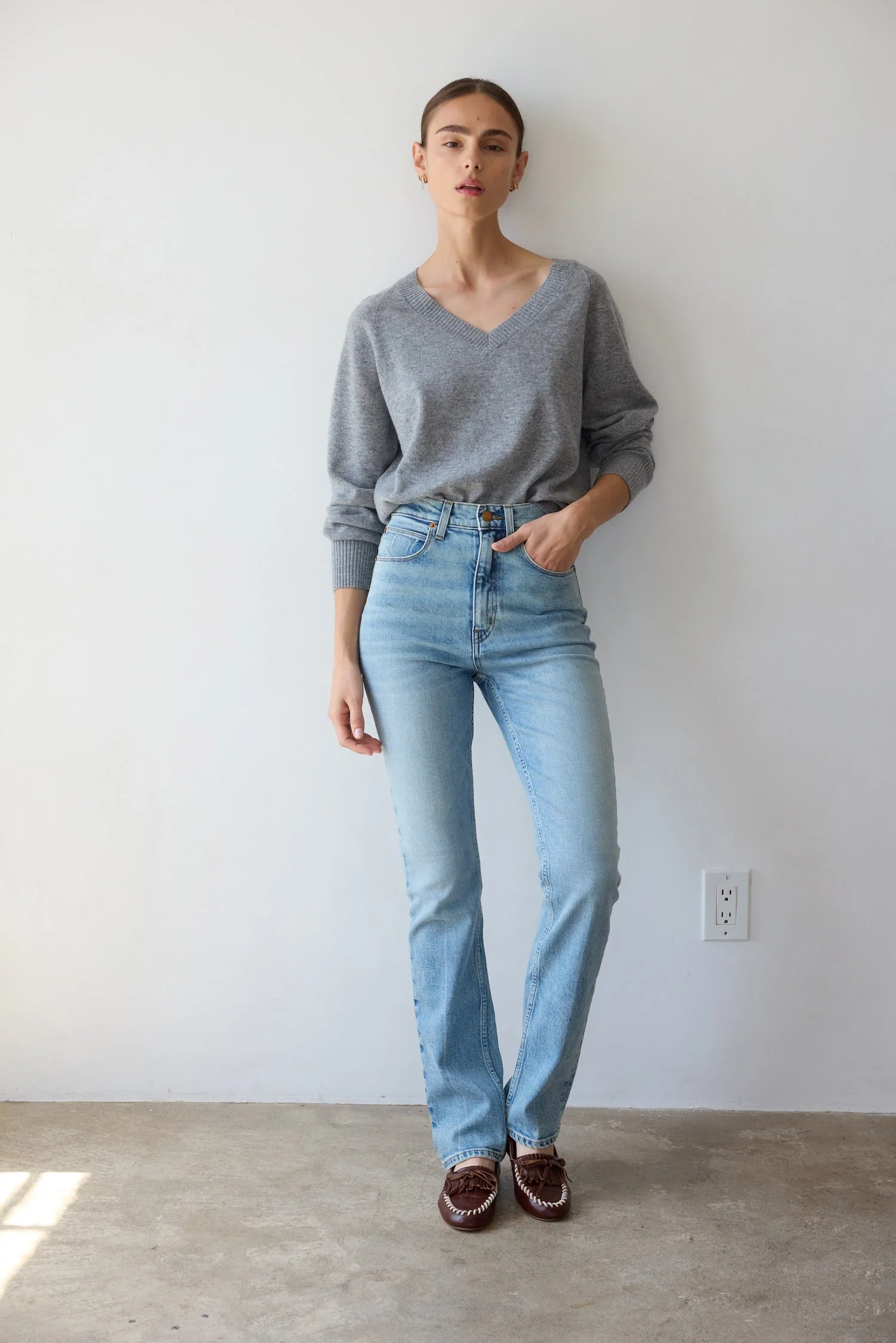 Jamie Haller - The V Fave Cashmere Sweater in Light Heather - Image 11