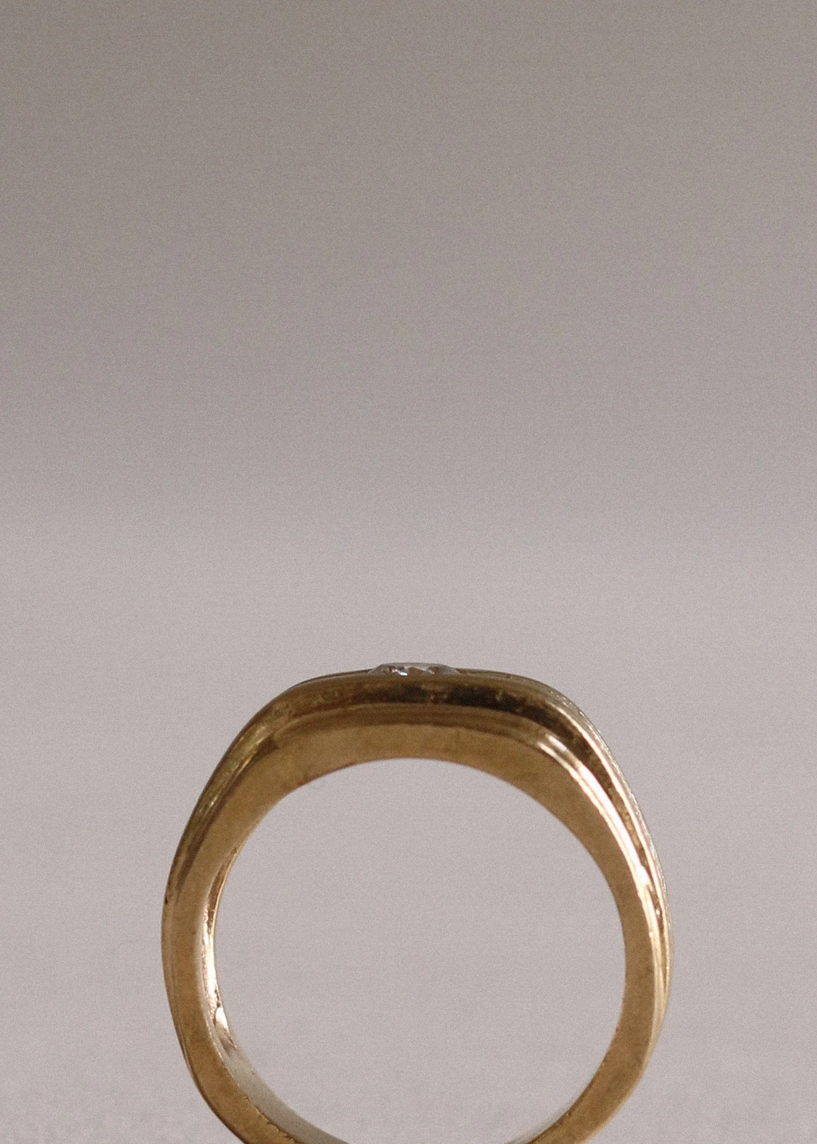 Kinn - Vintage 14k Ridge Diamond Ring - Image 2