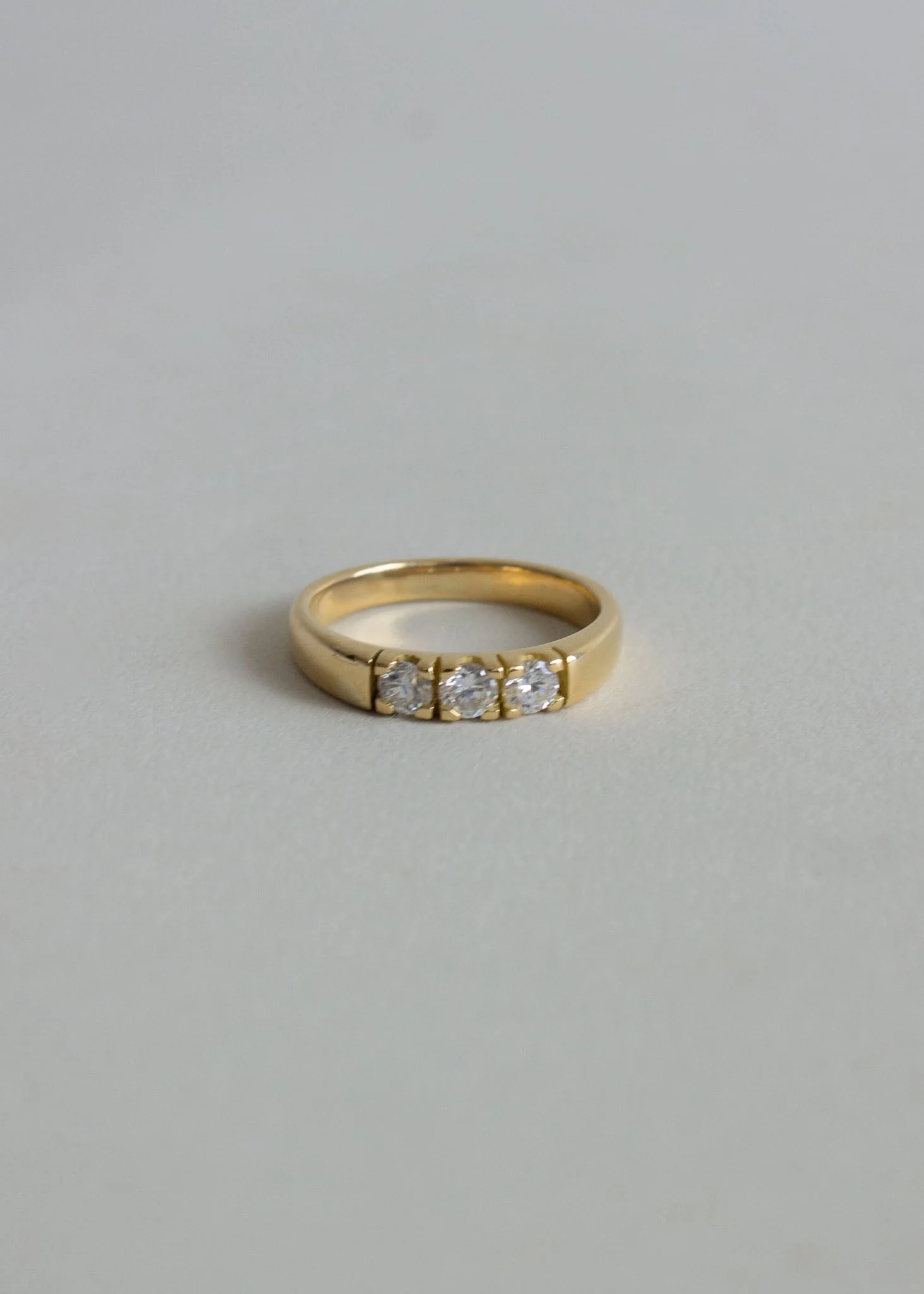 Kinn - Vintage Round Three Diamond Ring